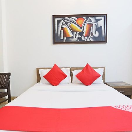 Oyo 72519 Meera Bhawan Hotell Vrindāvan Exteriör bild
