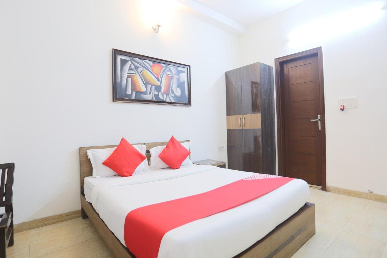 Oyo 72519 Meera Bhawan Hotell Vrindāvan Exteriör bild