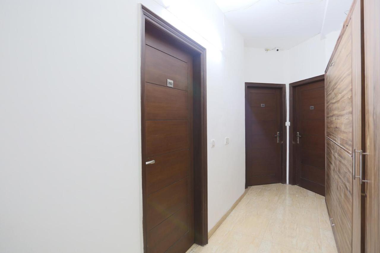 Oyo 72519 Meera Bhawan Hotell Vrindāvan Exteriör bild
