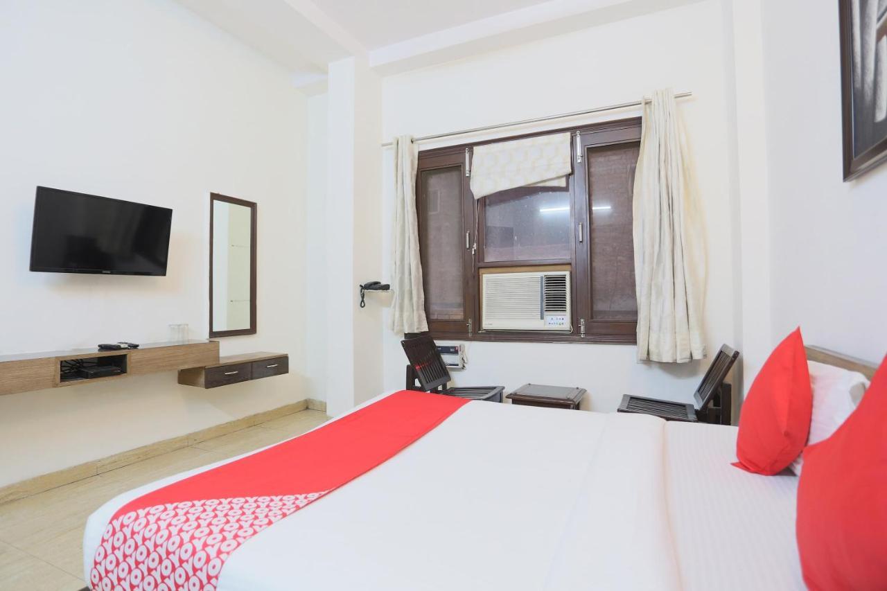Oyo 72519 Meera Bhawan Hotell Vrindāvan Exteriör bild