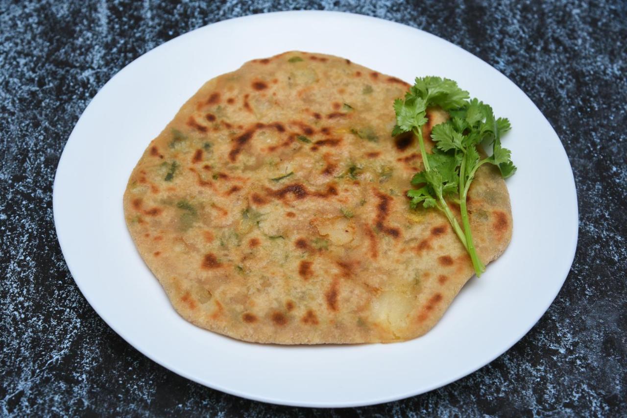 Oyo 72519 Meera Bhawan Hotell Vrindāvan Exteriör bild