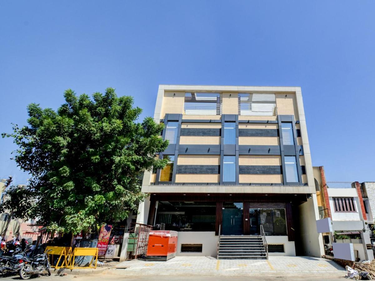 Oyo 72519 Meera Bhawan Hotell Vrindāvan Exteriör bild